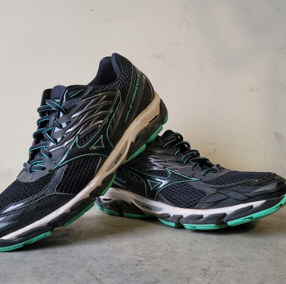 Super nice Mizuno running shoes women's 10
